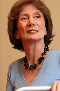 Rebeca León, primera Directora de la Escuela de Postgrado