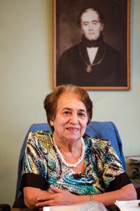 Prof. Clara Luz Cárdenas, Decana Facultad de Artes de la U. de Chile. 