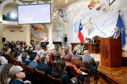 U. de Chile celebró sus 181 años con llamado a "aportar al fortalecimiento de la democracia"