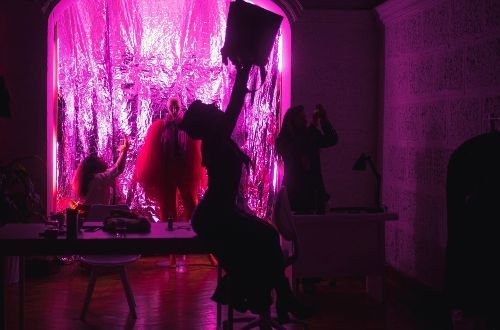 Obra "Las cinco caras del boicot" en Sala Sergio Aguirre