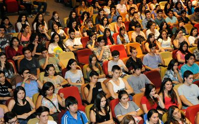 Los "mechones" llenaron el Aula Magna Dr. Gabriel Gasic