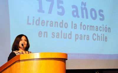 La apertura de la ceremonia estuvo a cargo de la profesora Verónica Aliaga, directora de Pregrado