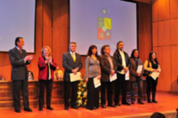 Académicos de la Facultad de Artes son reconocidos por la Universidad