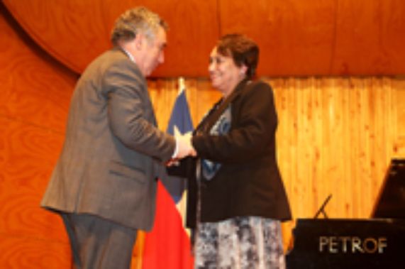 Prof. Clara Luz Cárdenas asume su nuevo período como decana