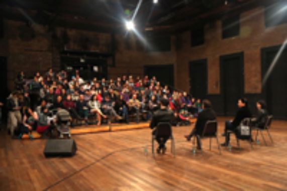 Egresados del Departamento de Teatro recordaron a Andrés Pérez en Conversatorio