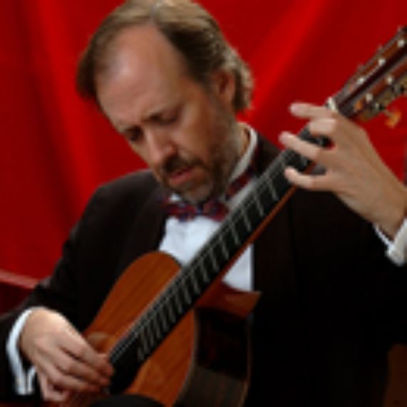 Con estreno mundial de obra chilena, el guitarrista Luis Orlandini se presentará junto a la Sinfónica de Chile