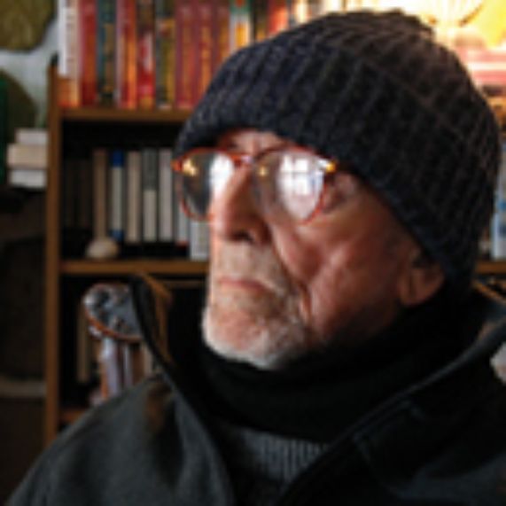 Dramaturgo Fernando Cuadra desafía al escenario a los 90 años de edad