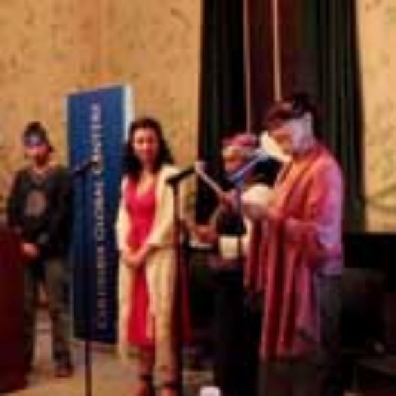 Chilenos en performance sobre Gabriela Mistral en NY