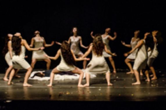 Estudiante de danza gana tres premios en XII Festival de Primavera 