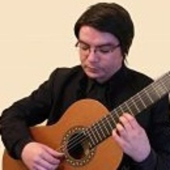Nicolás Acevedo, estudiante del DMUS, fue premiado con el segundo lugar en el XVIII Concurso Internacional de Guitarra Alirio Díaz
