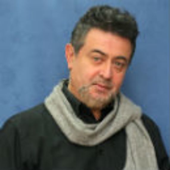 Profesor Eduardo Cáceres es nominado a los premios Pulsar
