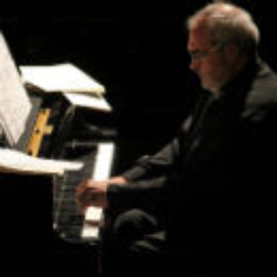 Pianistas de la Universidad de Chile realizan ciclo en el GAM