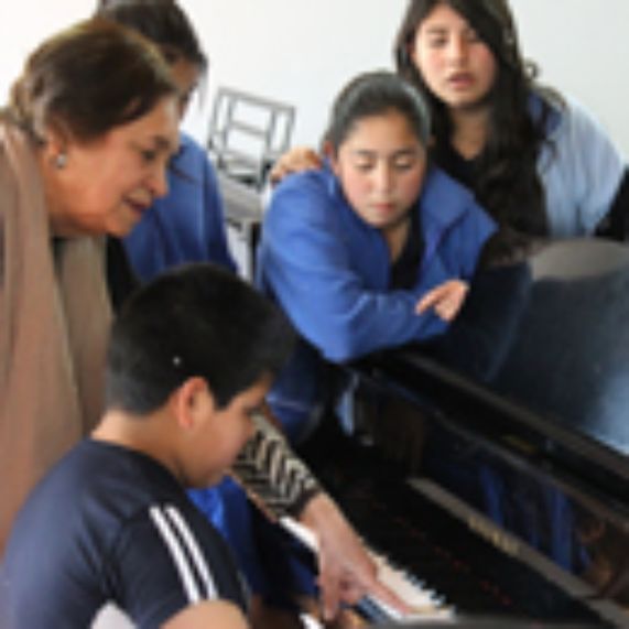 Estudiantes de Escuela Unidocente de Chiloé visitaron Facultad de Artes