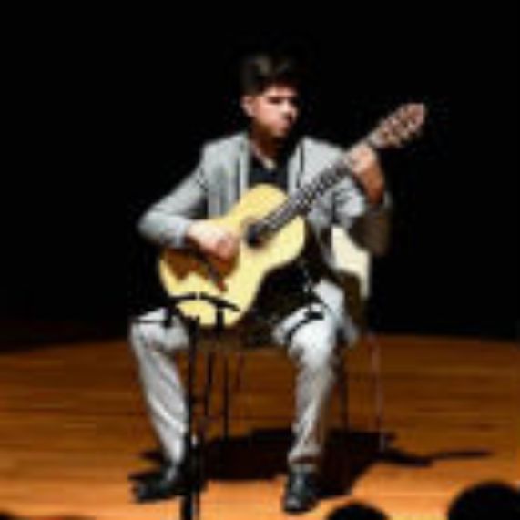 Estudiante de guitarra obtiene el segundo lugar en importante certamen argentino