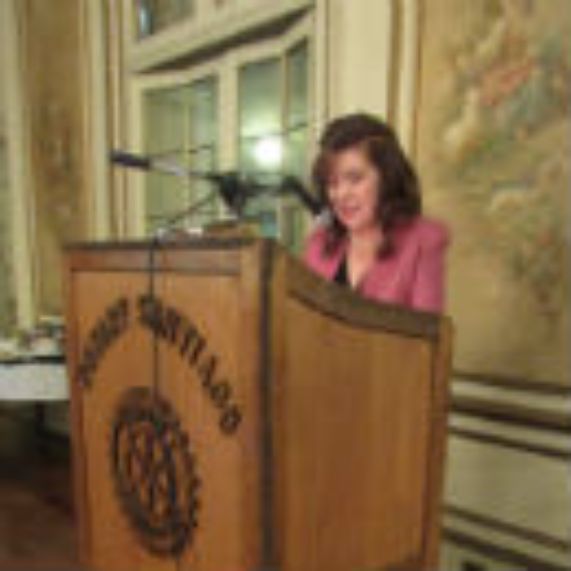 Profesora Silvia Sandoval recibe el Premio a las Artes del Rotary Club de Santiago