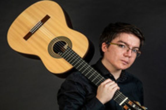 Nicolás Acevedo, el joven guitarrista al que Leo Brouwer dedicó su obra 