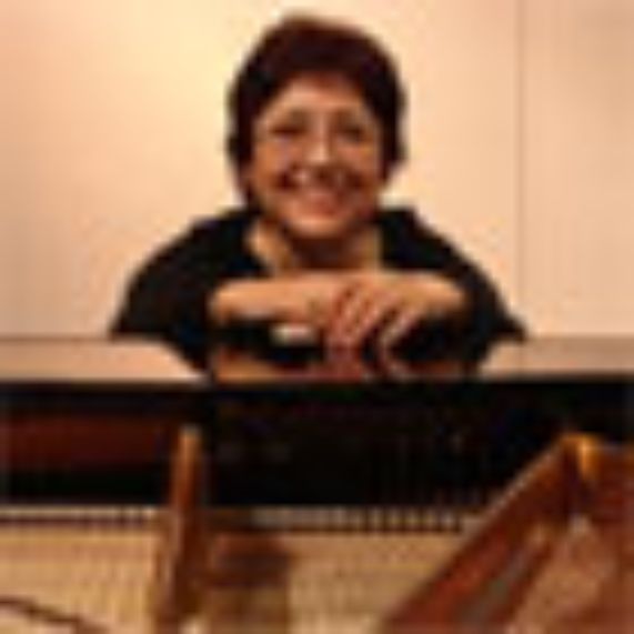 La pianista Patricia Castro dará inicio a la Décima Temporada Oficial de Conciertos 2007 en la sala Isidora Zegers.