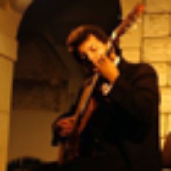 Estudiante de guitarra se luce en concurso europeo