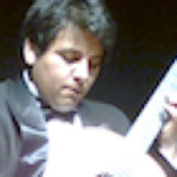 Guitarrista Alexis Vallejos recibe elogios durante su gira por Europa