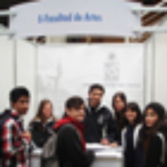 Estudiantes de todo el país asistieron a la primera Feria del Postulante U. Chile, muchos de ellos guiados por su pasión por el arte.   