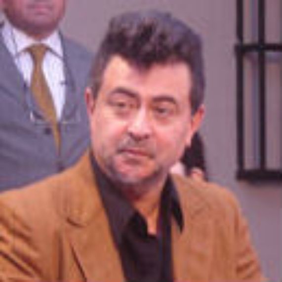 Académico del Departamento de Música y Sonología, profesor Eduardo Cáceres.