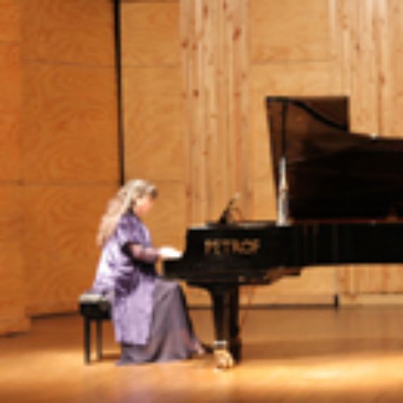 Pianistas de la Facultad de Artes se presentan en la Biblioteca Nacional