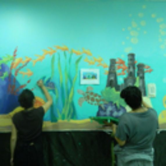 Estudiantes pintaron mural en Hospital de niños Dr. Luis Calvo Mackenna