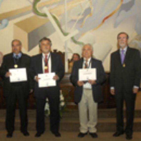 Funcionarios y académicas de la Facultad de Artes premiados por la U. de Chile