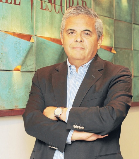El profesor Ricardo Escobar fue destacado en el área "Tributario".