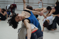 JAMs de Contacto Improvisación se instalan en el Departamento de Danza
