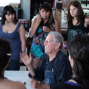 James Burke visitó sede Las Encinas de la Facultad de Artes