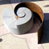 Piedra y metal en
